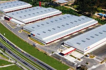 Locação galpão industrial Régis Bittencourt Embu